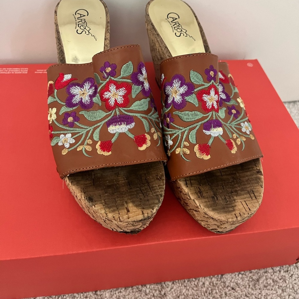 Carlos Santana Embroidered floral Wedges size 8